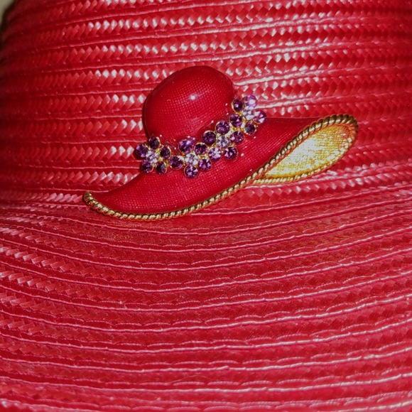 Red Hat with Purple Hat Brooch - Picture 10 of 12